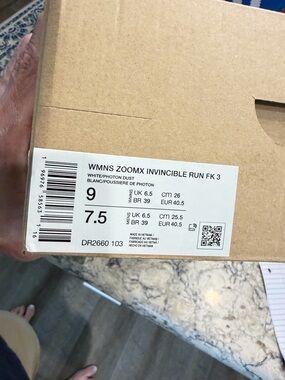 Nike WMNS ZoomX Invincible Run FK 3 White/Photon Dust size 7.5 men/9 w